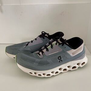 On Running Gray and White Athletic Shoes with Cloud Cushioning Womens 8.5